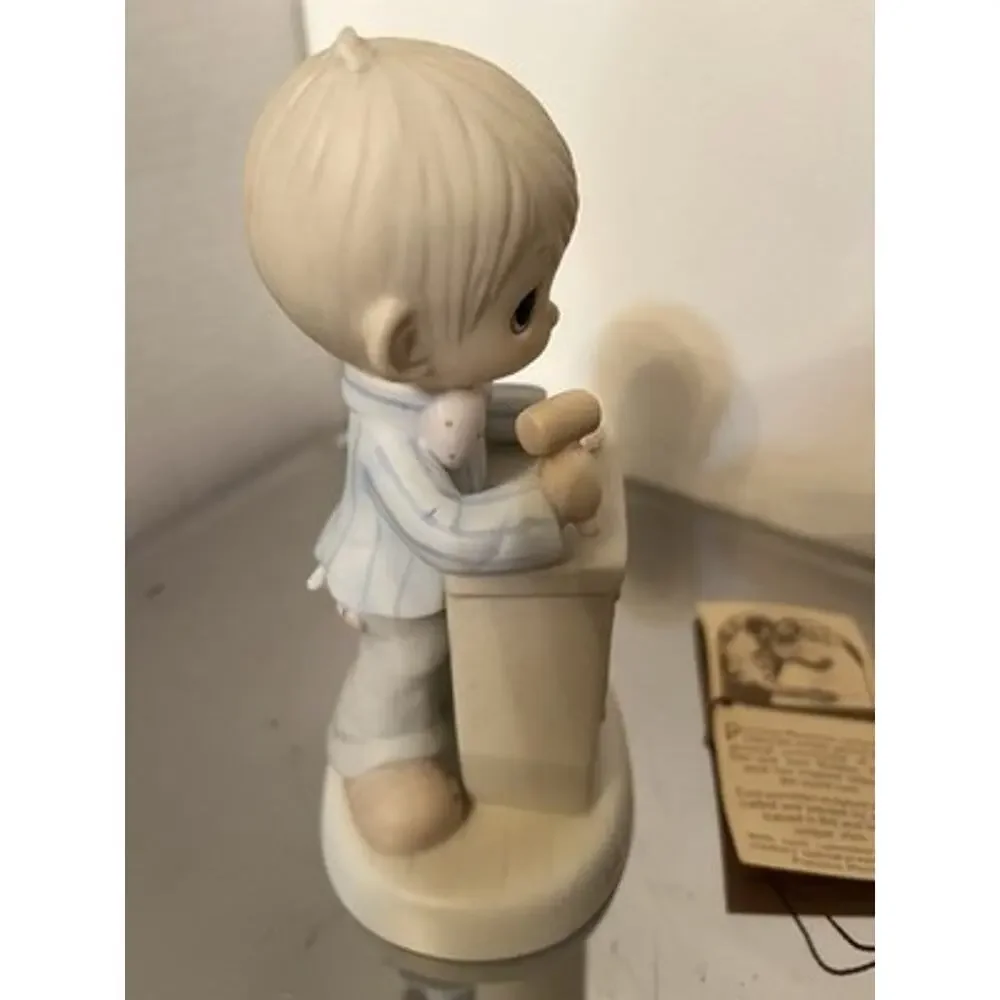 Precious Moments 1982 Club Figurine 